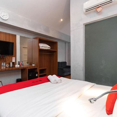 Reddoorz Premium Near Centre Point Mall Medan Exterior photo
