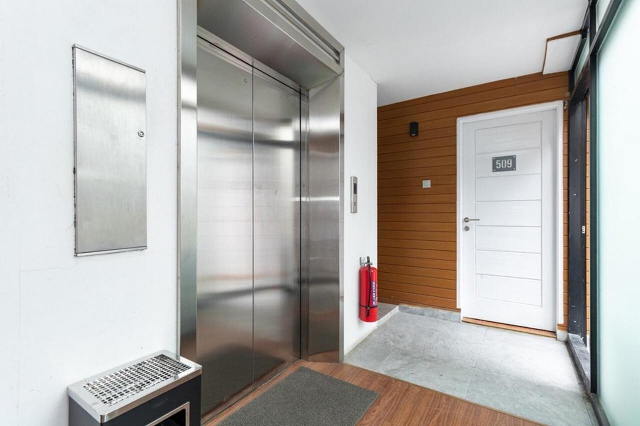 Reddoorz Premium Near Centre Point Mall Medan Exterior photo