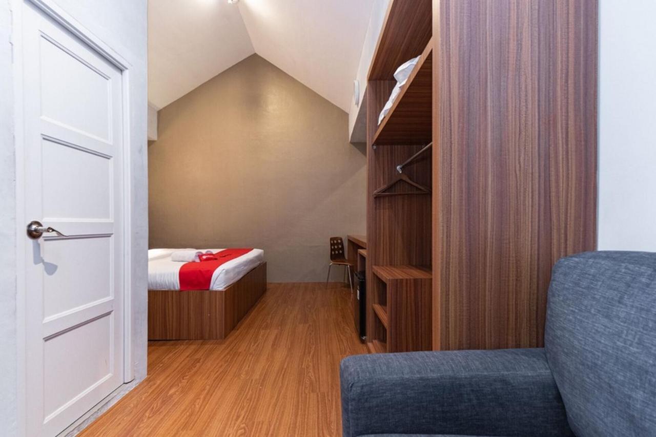 Reddoorz Premium Near Centre Point Mall Medan Exterior photo