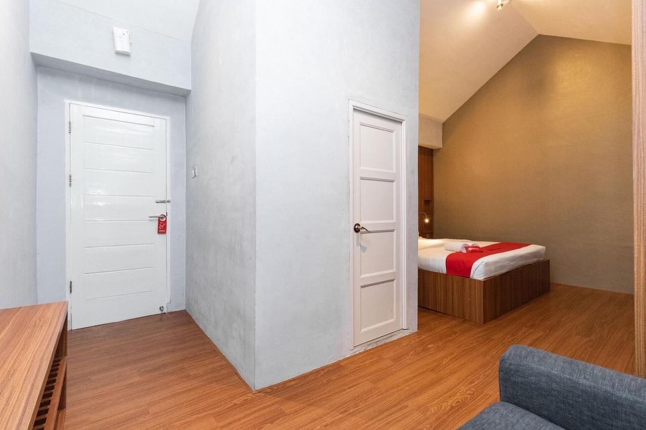 Reddoorz Premium Near Centre Point Mall Medan Exterior photo