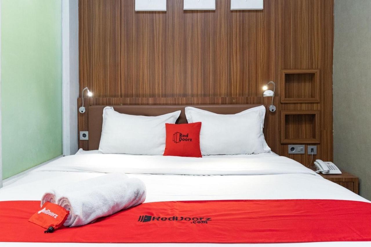 Reddoorz Premium Near Centre Point Mall Medan Exterior photo
