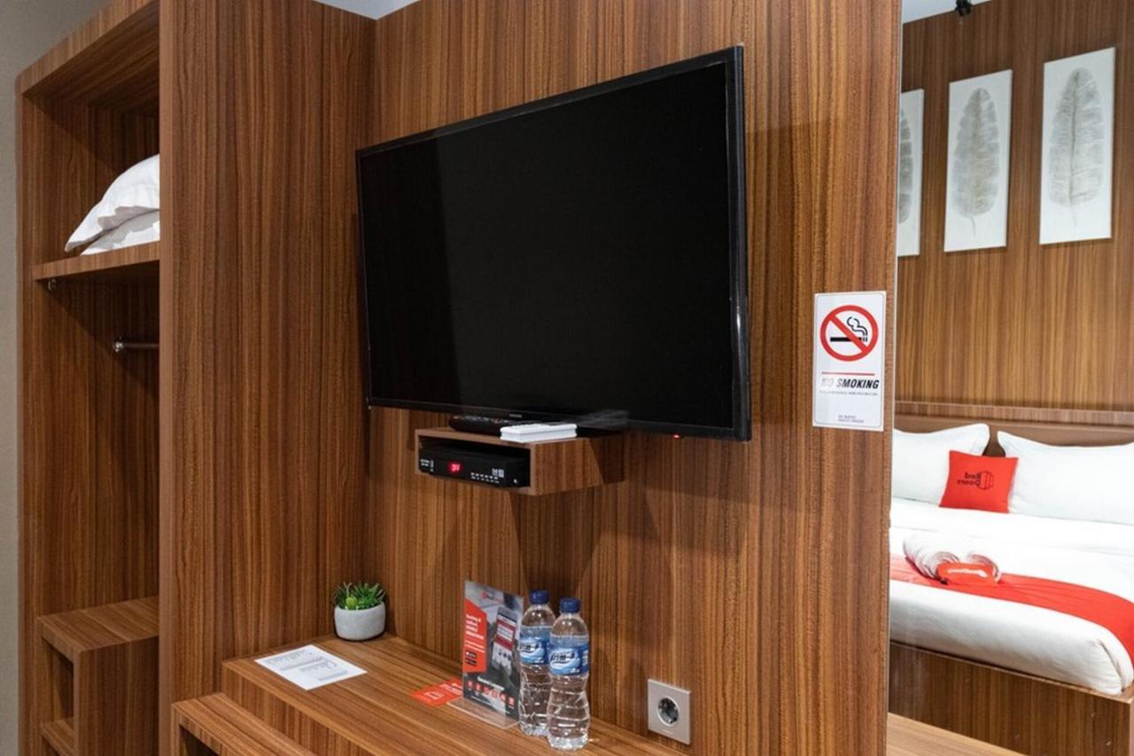 Reddoorz Premium Near Centre Point Mall Medan Exterior photo