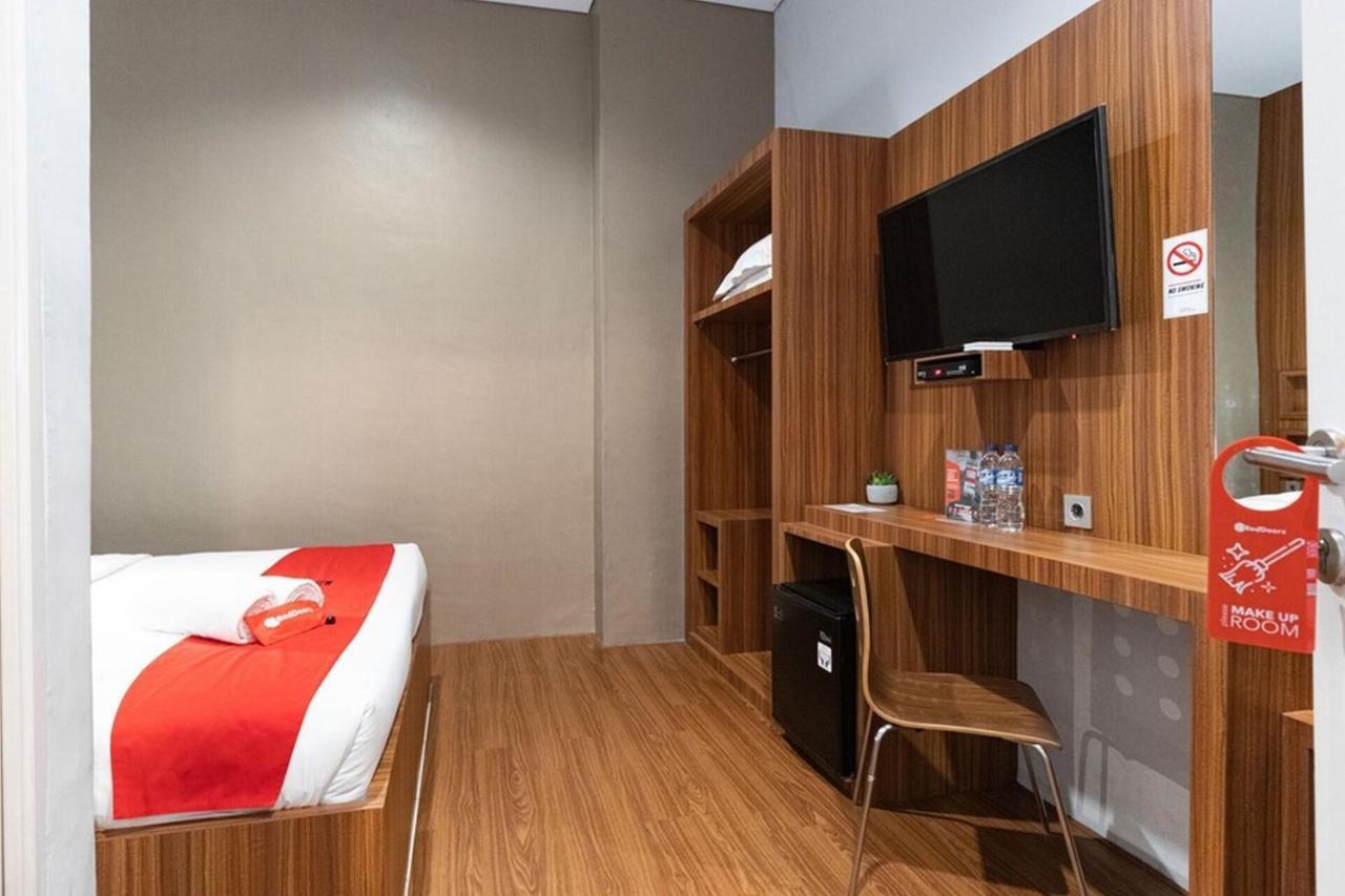 Reddoorz Premium Near Centre Point Mall Medan Exterior photo