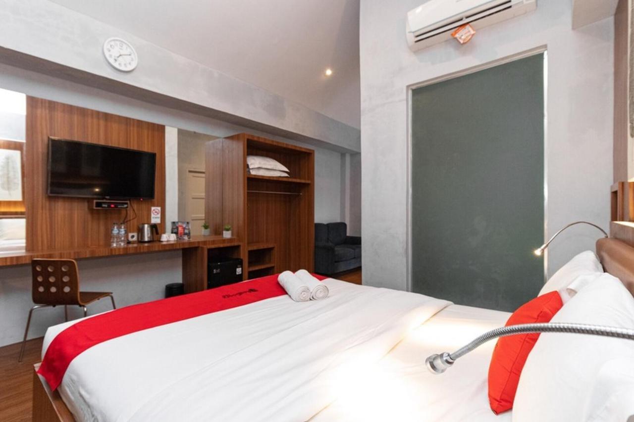 Reddoorz Premium Near Centre Point Mall Medan Exterior photo