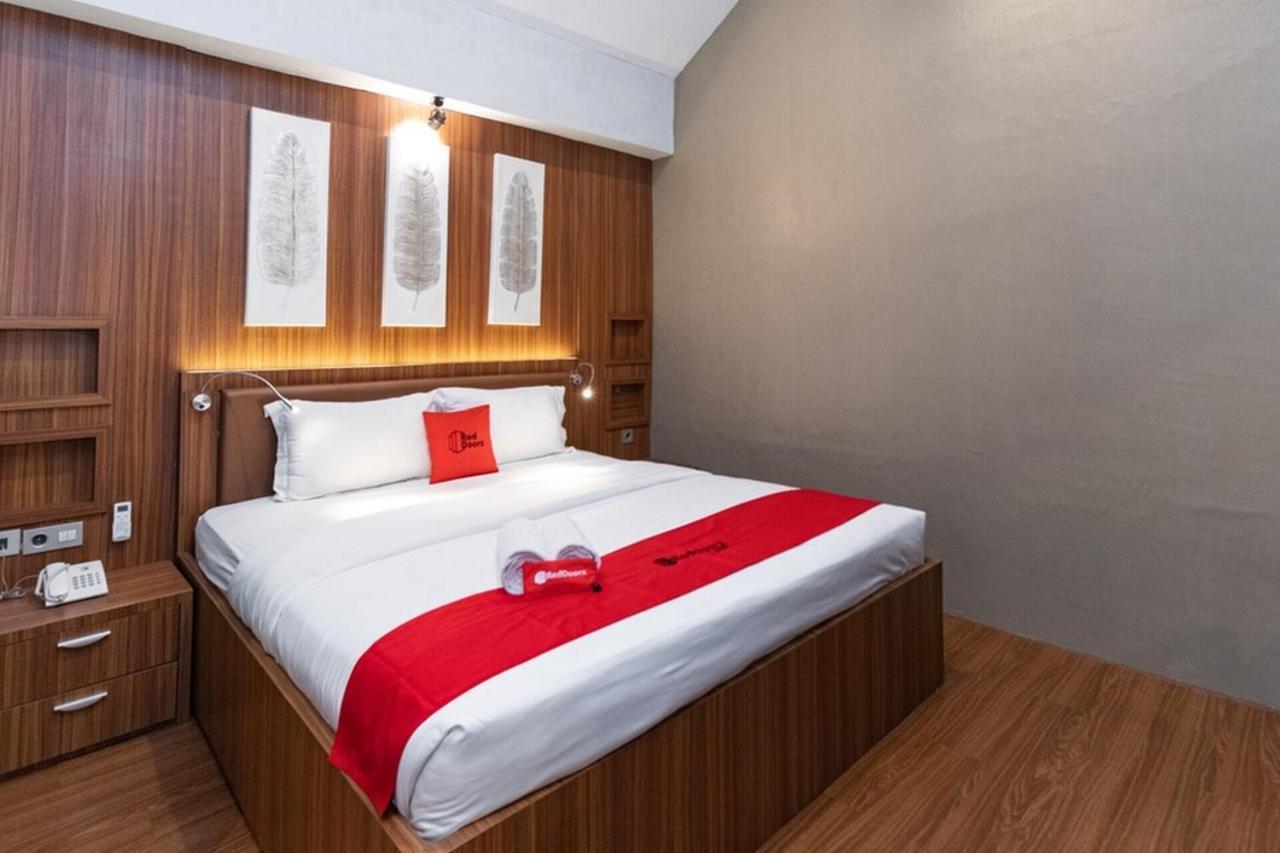 Reddoorz Premium Near Centre Point Mall Medan Exterior photo