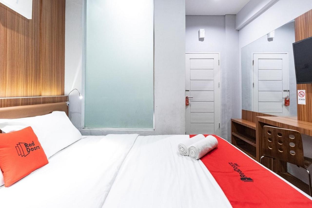 Reddoorz Premium Near Centre Point Mall Medan Exterior photo