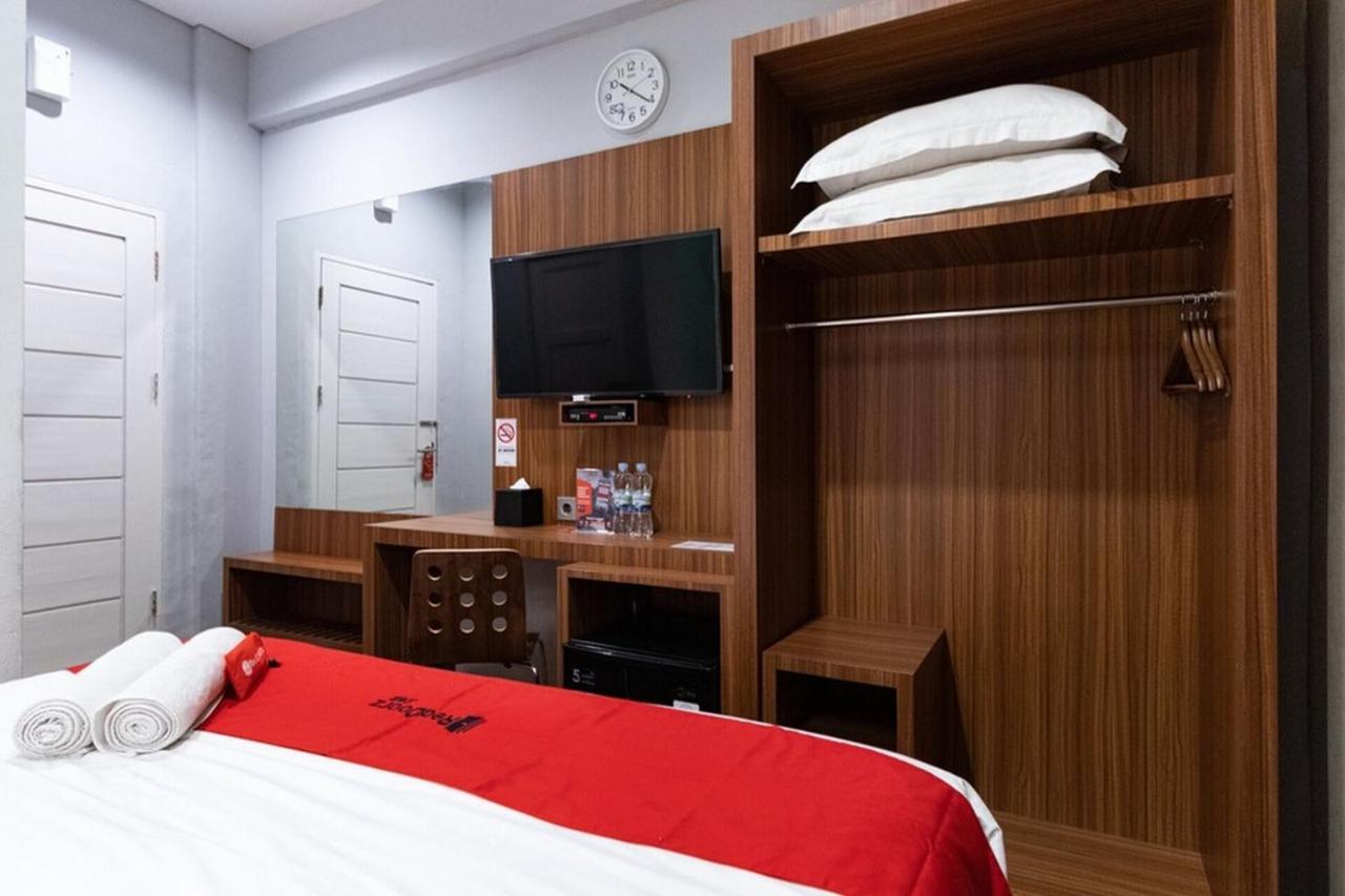 Reddoorz Premium Near Centre Point Mall Medan Exterior photo
