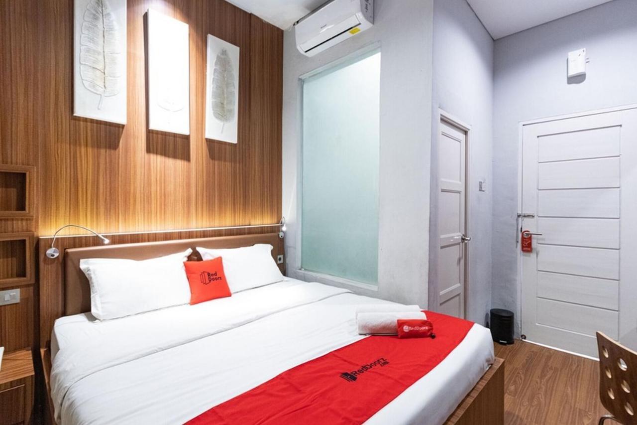Reddoorz Premium Near Centre Point Mall Medan Exterior photo